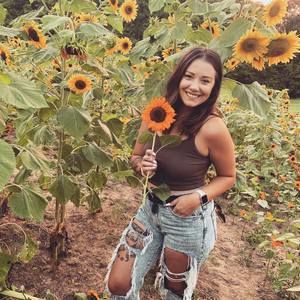 Meet your Posher, Monica